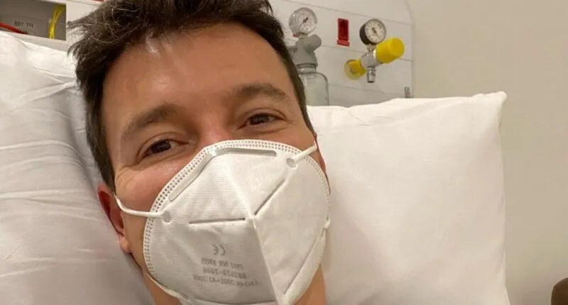 Imagem ilustrativa da imagem Rodrigo Faro é hospitalizado com covid e deixa Eliana e outros funcionários em alerta