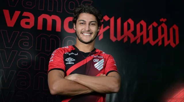 Lateral é o primeiro reforço do clube na temporada