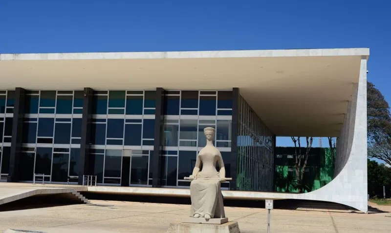 Cerimônia terá início às 10h
