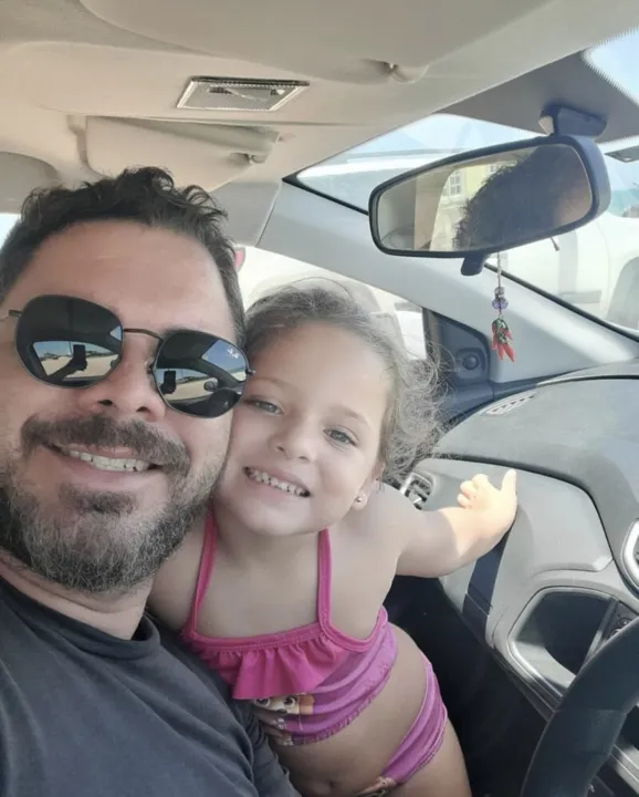 Thiago Moraes com a filha
