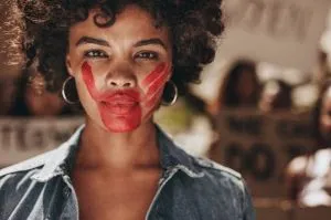 No mês que celebramos o Dia Internacional da Mulher, destaque para a luta contra a violência e pela igualdade de oportunidades