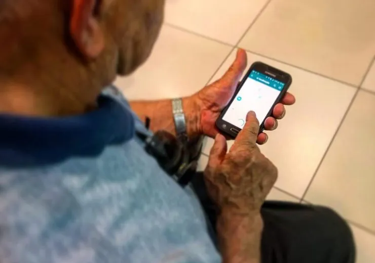 Na Oficina do Celular, os alunos vão aprender sobre funcionalidades e manuseio do aparelho e uso de redes sociais