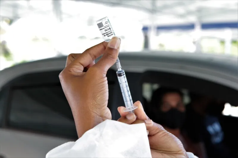 A vacina está disponível nos 11 pontos de vacinação distribuídos pelo município