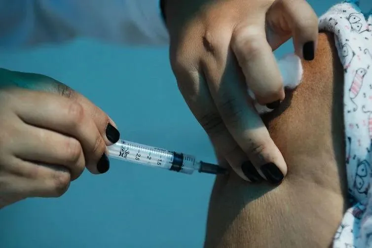 Imagem ilustrativa da imagem Doses de vacinas contra a Covid-19 esgotam em Niterói