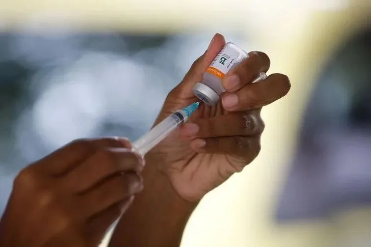 Imagem ilustrativa da imagem Teste revela eficácia da vacina Pfizer contra as três novas variantes da Covid-19