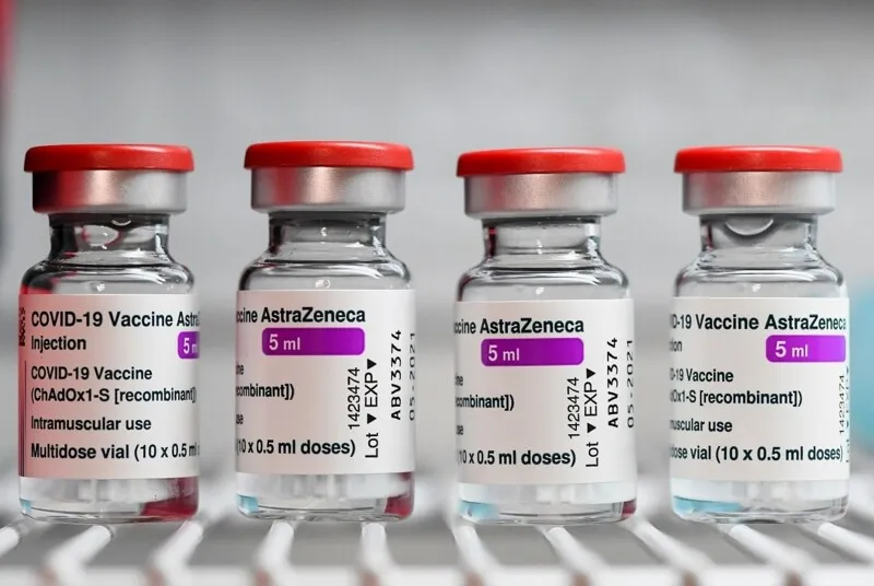Imagem ilustrativa da imagem Remessa de 3,8 milhões de doses da Oxford/AstraZeneca chega ao Brasil