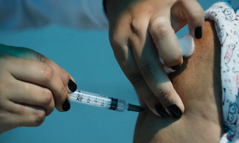 Até julho, em três etapas, a expectativa é imunizar cerca de 200 mil pessoas no município