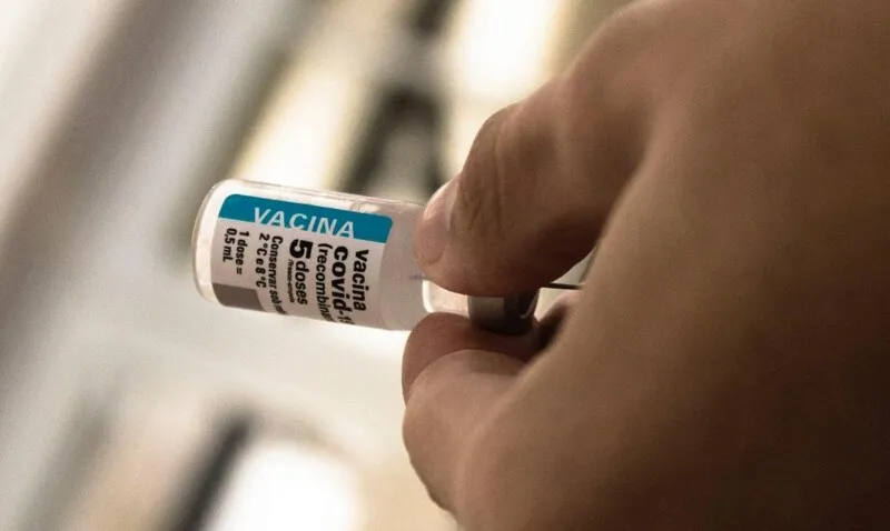 Cerca de 1,35 milhão de doses foram administradas pelo país apenas hoje (21). 