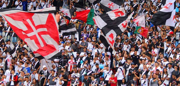 Imagem ilustrativa da imagem Após divulgação da dívida de R$ 800 milhões, torcedores do Vasco se mobilizam por doações