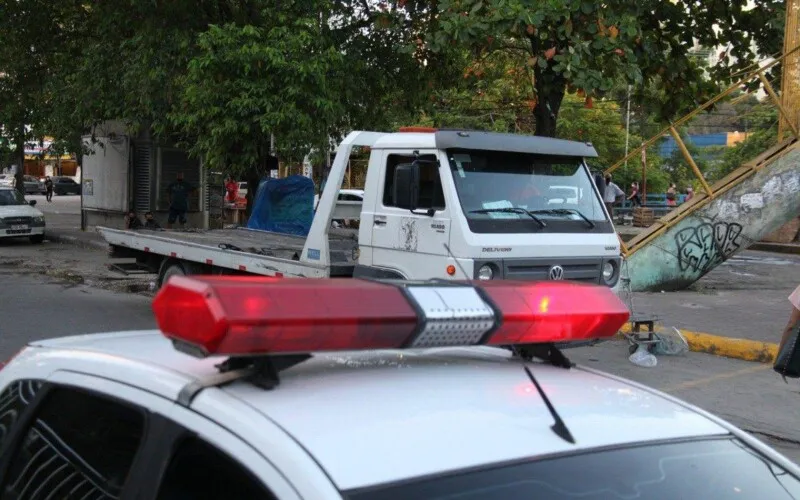 Imagem ilustrativa da imagem Secretaria de Transporte retira veículos abandonados a pedidos de moradores em SG