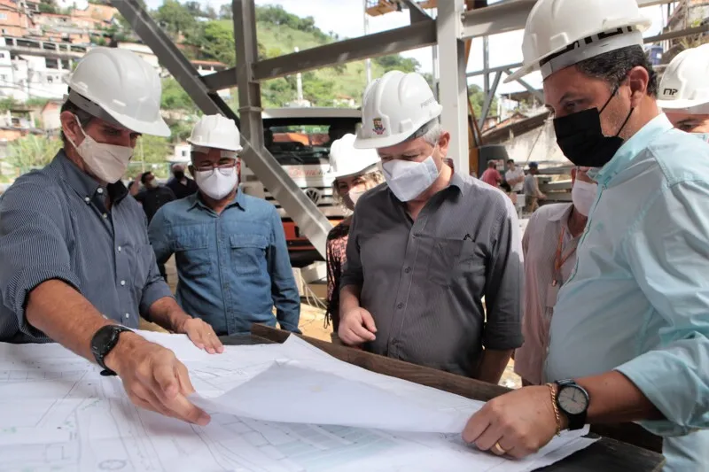 Nesta quarta-feira (19), o prefeito de Niterói, Axel Grael, visitou as obras