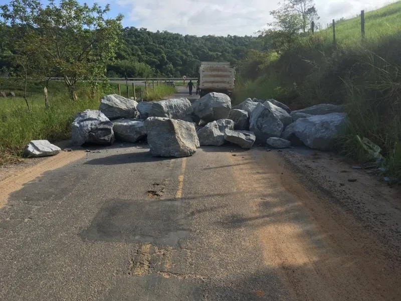 Imagem ilustrativa da imagem Macaé monta 'barricadas' em acessos à cidade por conta da pandemia de coronavírus