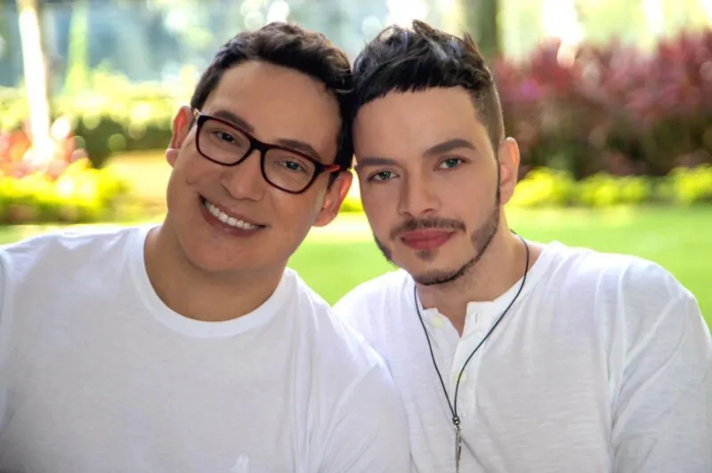 Felipe Heiderich está namorando o youtuber Bruno de Simone