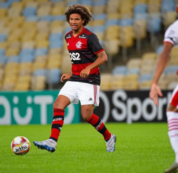 Imagem ilustrativa da imagem Willian Arão sofre lesão e pode não jogar contra o Inter