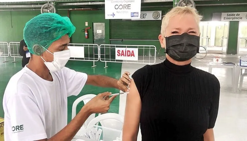 Apresentadora se imunizou 