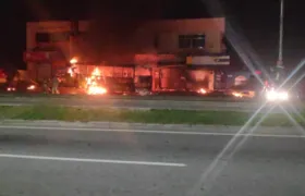 Acidente com ônibus em Niterói causa incêndio e deixa 4 pessoas feridas