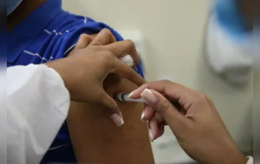 Voluntários da terceira fase de testes descobrem se tomaram a vacina ou placebo