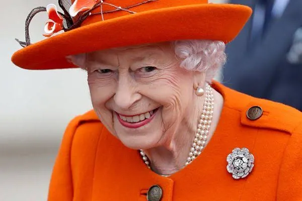 Rainha Elizabeth realizou vídeo conferência no palácio de Buckingham
