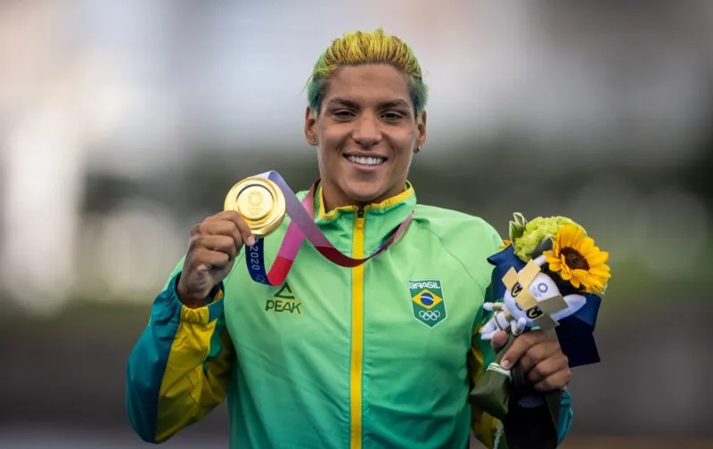 Imagem ilustrativa da imagem É ouro!: Maratona aquática traz mais uma medalha para o Brasil