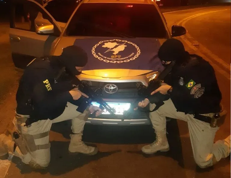 Todos eram roubados e estavam com as placas clonadas