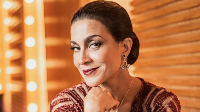 Imagem ilustrativa da imagem Izabella Bicalho canta Elizeth Cardoso no Teatro Municipal de Niterói