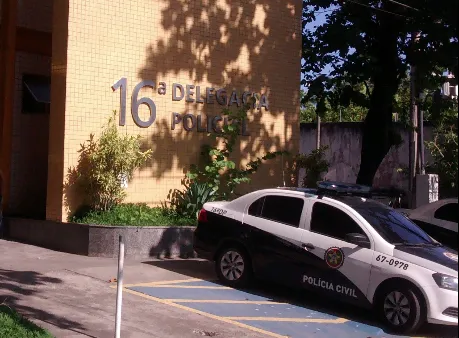 Ele foi levado para a 16ª DP (Central de Flagrantes)