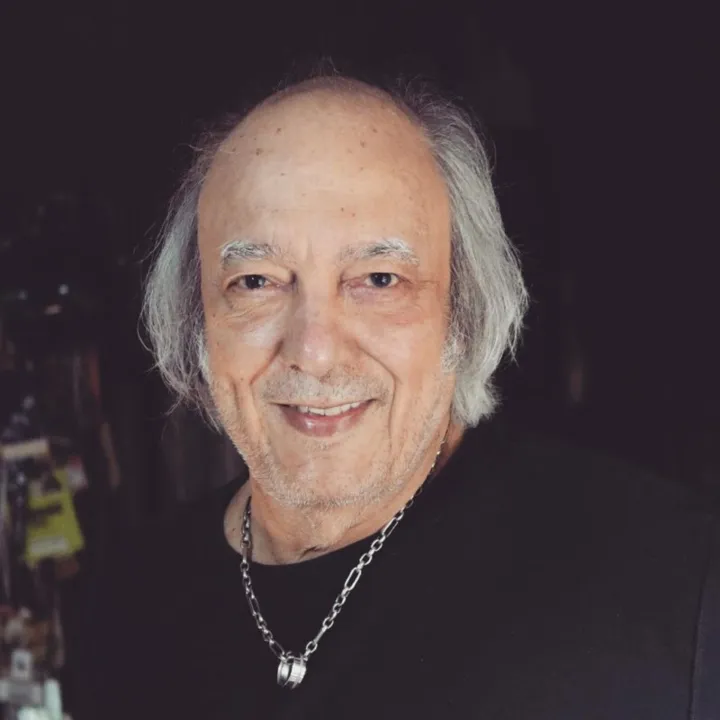 Após contrair a covid-19, Erasmo Carlos apresenta melhora médica 
