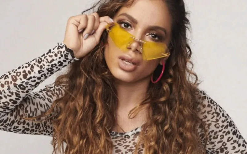 Anitta conversou bastante com seus fãs na internet.