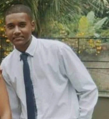 O jovem foi sepultado neste domingo (22)