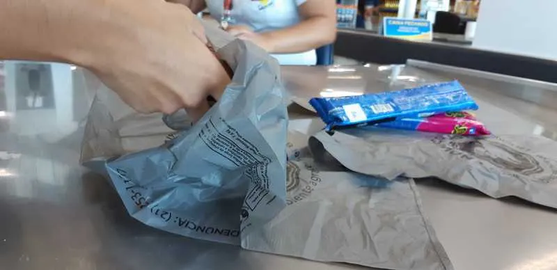 Lei proíbe cobrança de sacolas plásticas em mercados de São Gonçalo