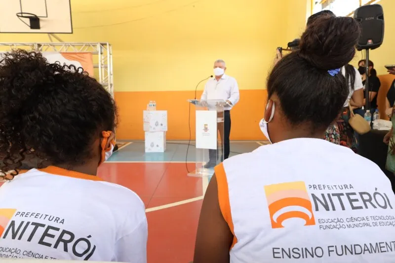 Foi assinado também, uma parceria com o Instituto Claro e Instituto Crescer para a implementação do Projeto Educonexão.