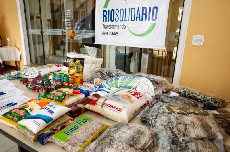 É necessário apresentar o comprovante de vacinação contra a Covid-19.
