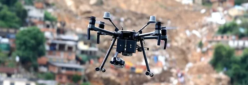 Esses profissionais estão em Petrópolis para checar a informação in loco, buscando saber se existe ou não uma vítima no local indicado pelo equipamento