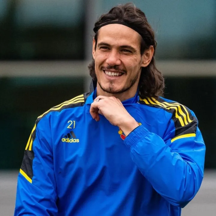 Botafogo sonda Edinson Cavani