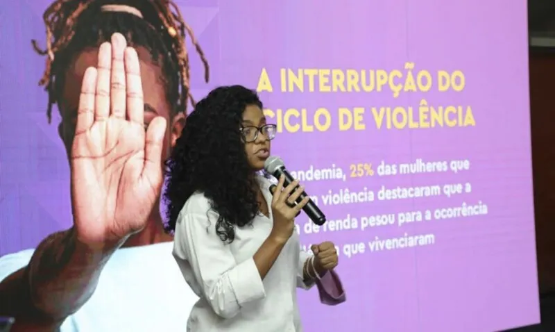 Valor do auxílio do Cartão Mulher Carioca é de 400 reais 