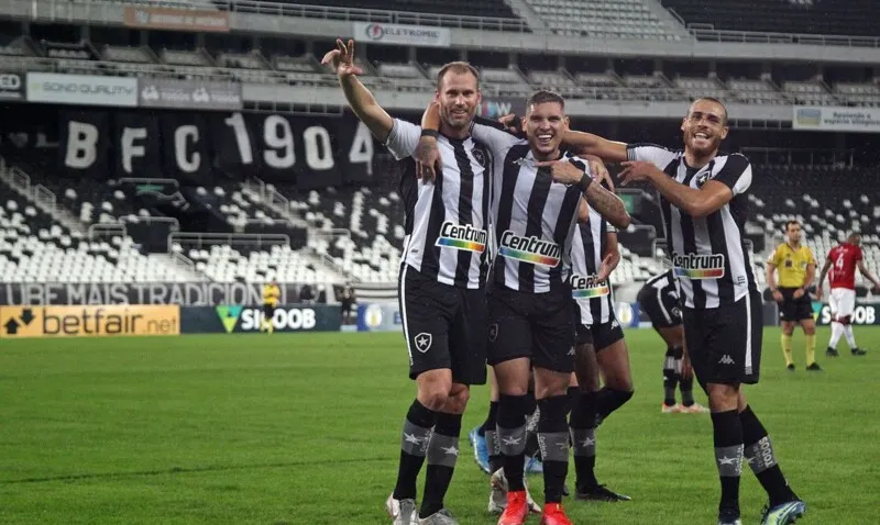 O Botafogo é o 8º com 28 pontos, a dois do G4