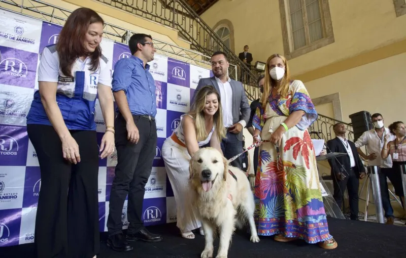 Tão vitais como cães-guias são para deficientes visuais, cães de suporte emocional fazem parte do tratamento contra ansiedade, pânico e depressão