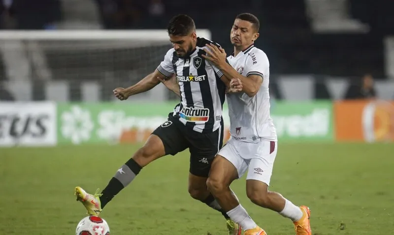 Fluminense e Botafogo se enfrentam neste domingo (27)