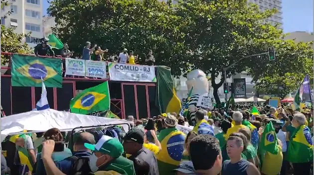 Atos ocorreram neste domingo (01) 