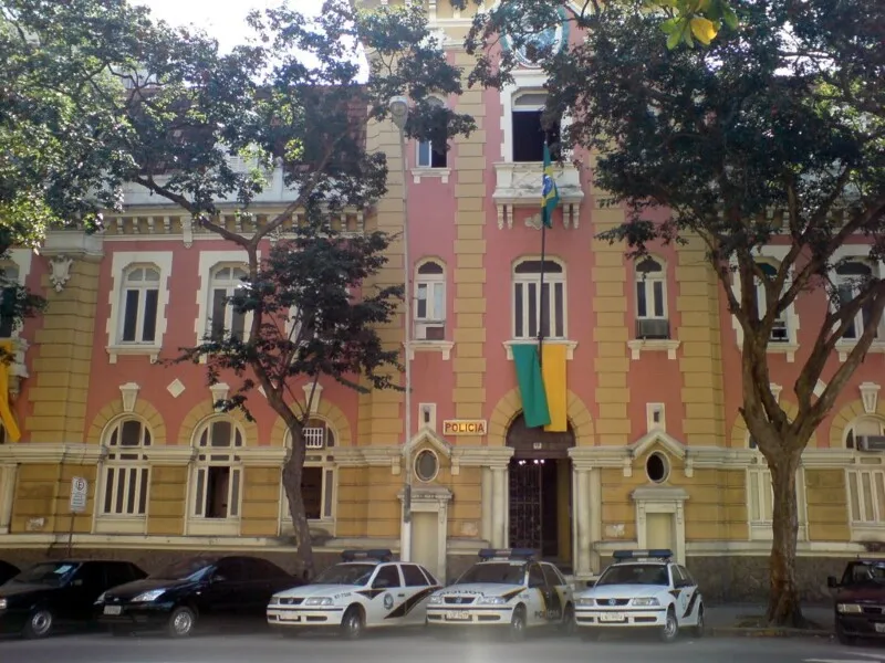O caso foi registrado na 76ª DP ( Centro).