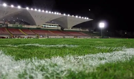 Foram feitos ajustes no gramado do estádio