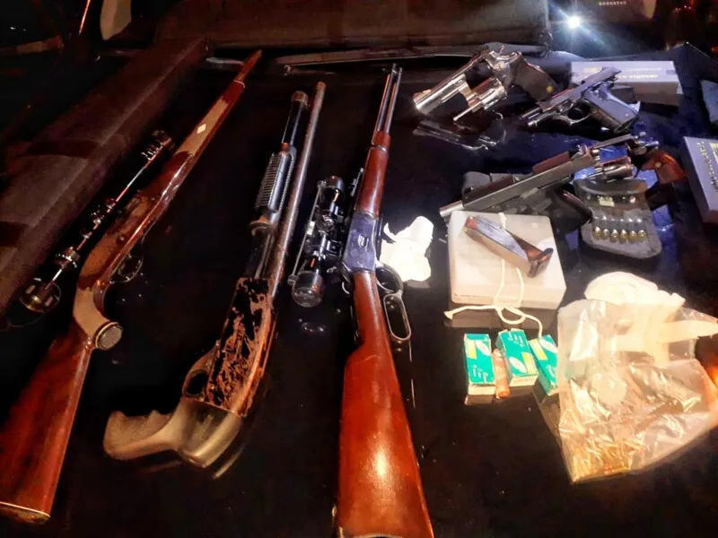 Armas foram encontradas após revista 