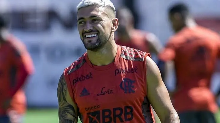 Arrascaeta deve começar a partida como titular