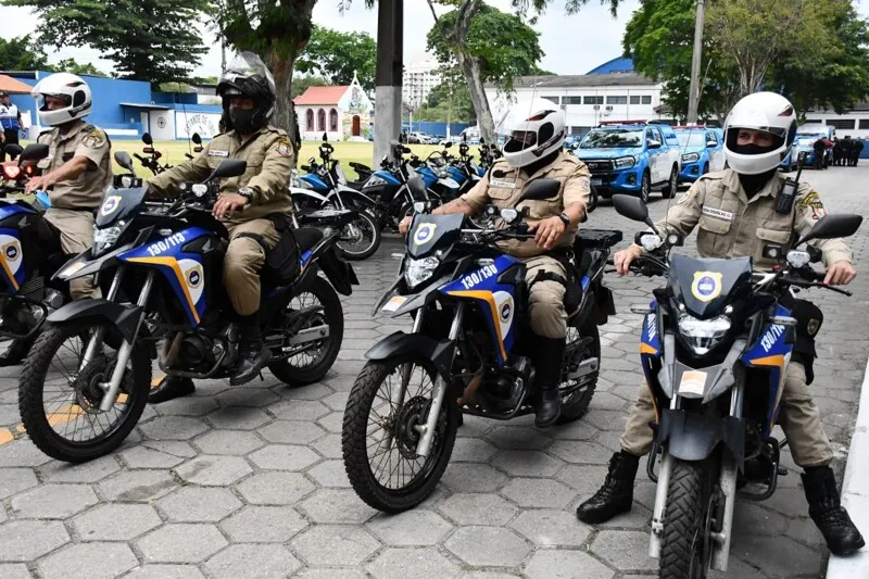 Cerca de 50 veículos, entre motos, vans e carros, vão dar apoio aos agentes
