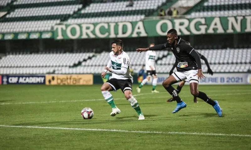 Rafael Navarro marcou o gol da vitória 