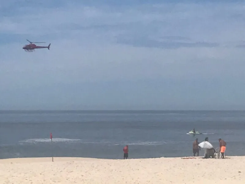 Bombeiros fazem buscas 