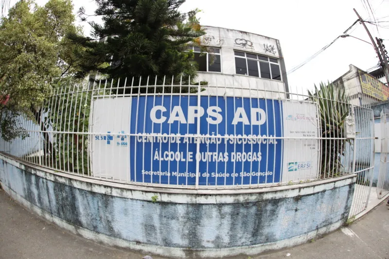 Os Capsads trabalham com situações de alta complexidade, dando assistência ao usuário para que ele consiga diminuir o uso da substância aos poucos