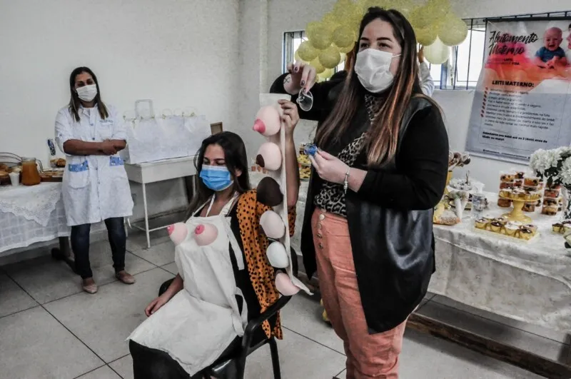 objetivo principal incentivar a amamentação saudável e alertar para os benefícios do aleitamento materno para as mães e bebês