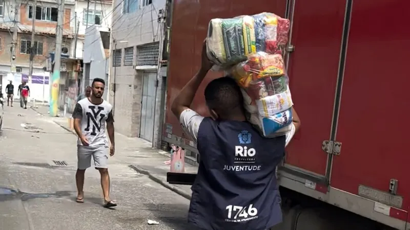 Distribuição de cestas básicas
