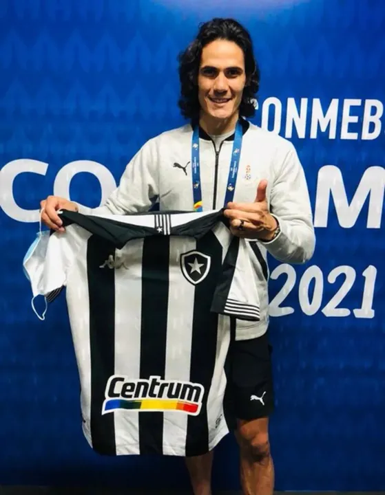 Cavani está atualmente no Manchester United